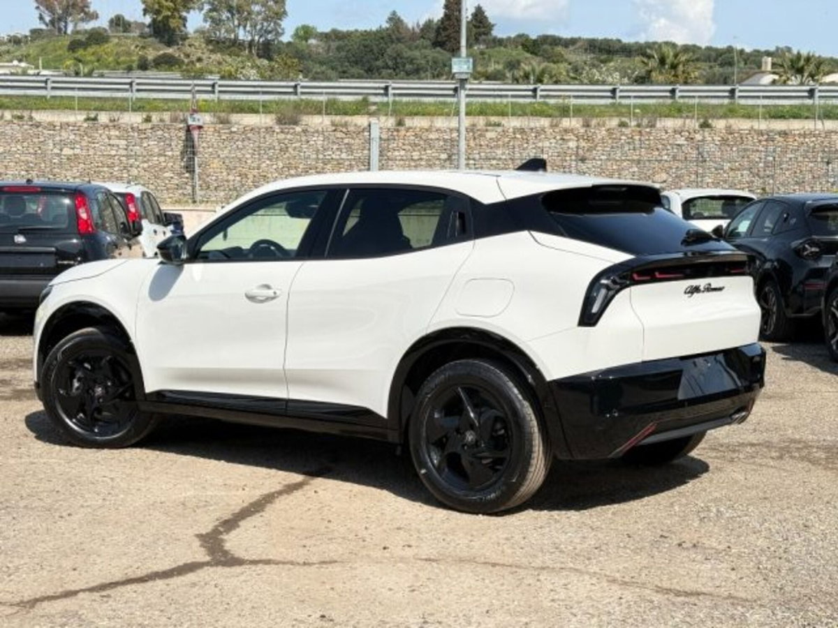 Alfa Romeo Junior 1.2 ibrida Q4 Ti 145cv edct6 (6)