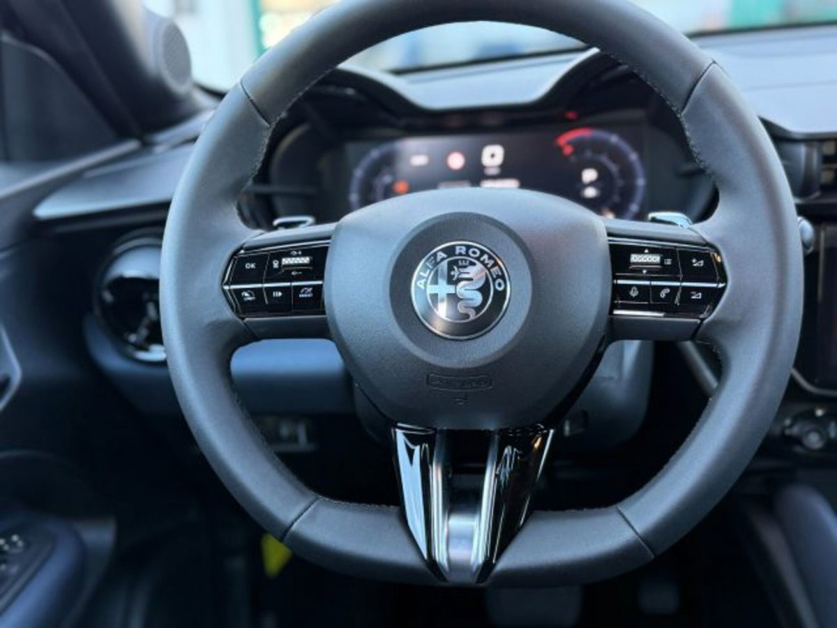 Alfa Romeo Junior 1.2 ibrida 145cv edct6 (13)