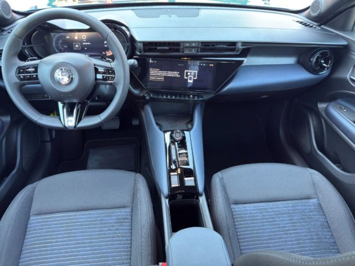 Alfa Romeo Junior 1.2 ibrida 145cv edct6 (8)