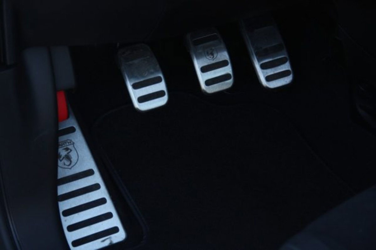 Abarth 595 595 1.4 Turbo T-Jet 180 CV Competizione (14)