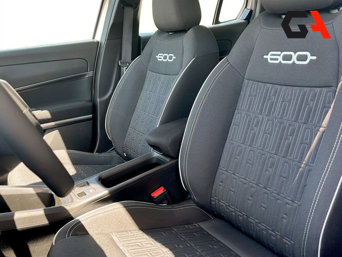 Fiat 600 1.2 hybrid Icon 145cv auto (12)