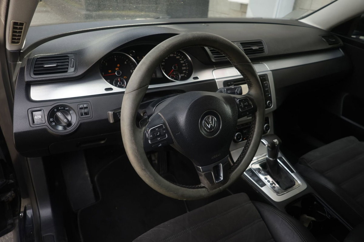 Volkswagen Passat Variant 2.0 TDI 170CV DPF Highline (15)