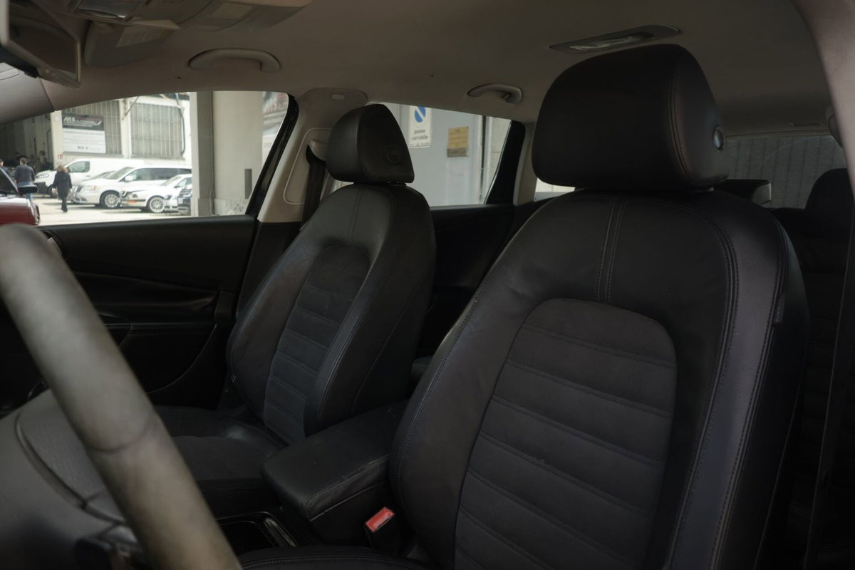 Volkswagen Passat Variant 2.0 TDI 170CV DPF Highline (17)