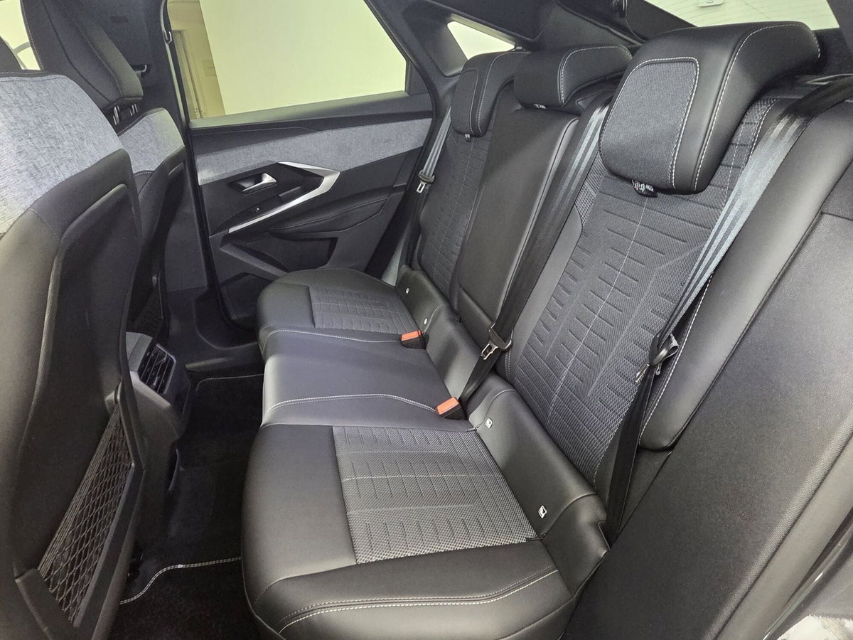 Peugeot 3008 1.2 hybrid GT Exclusive 145cv e-dcs6 (10)