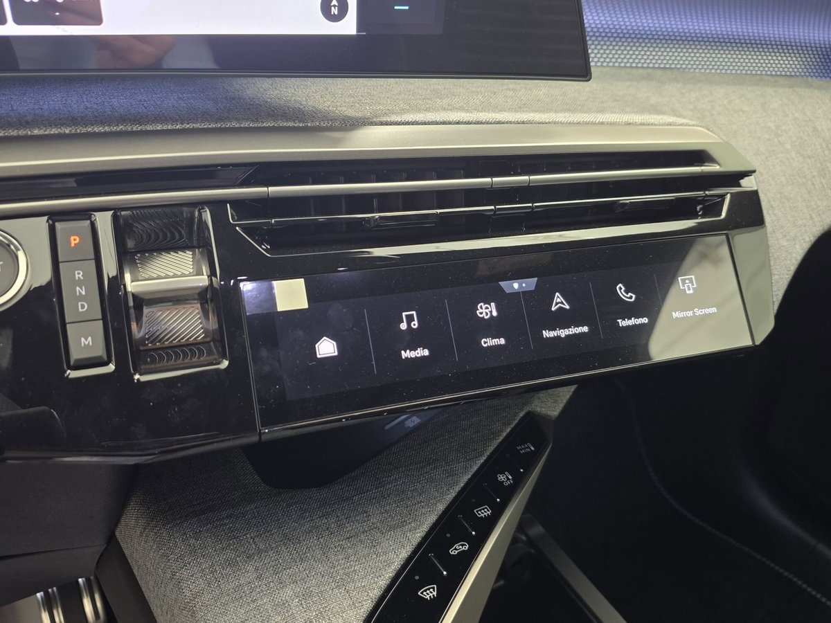 Peugeot 3008 1.2 hybrid GT Exclusive 145cv e-dcs6 (19)