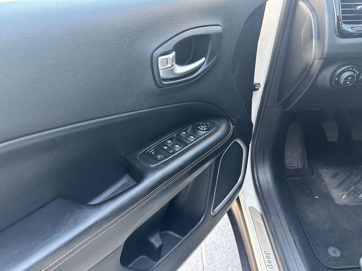 Jeep Compass 1.6 Multijet II 2WD Business (10)