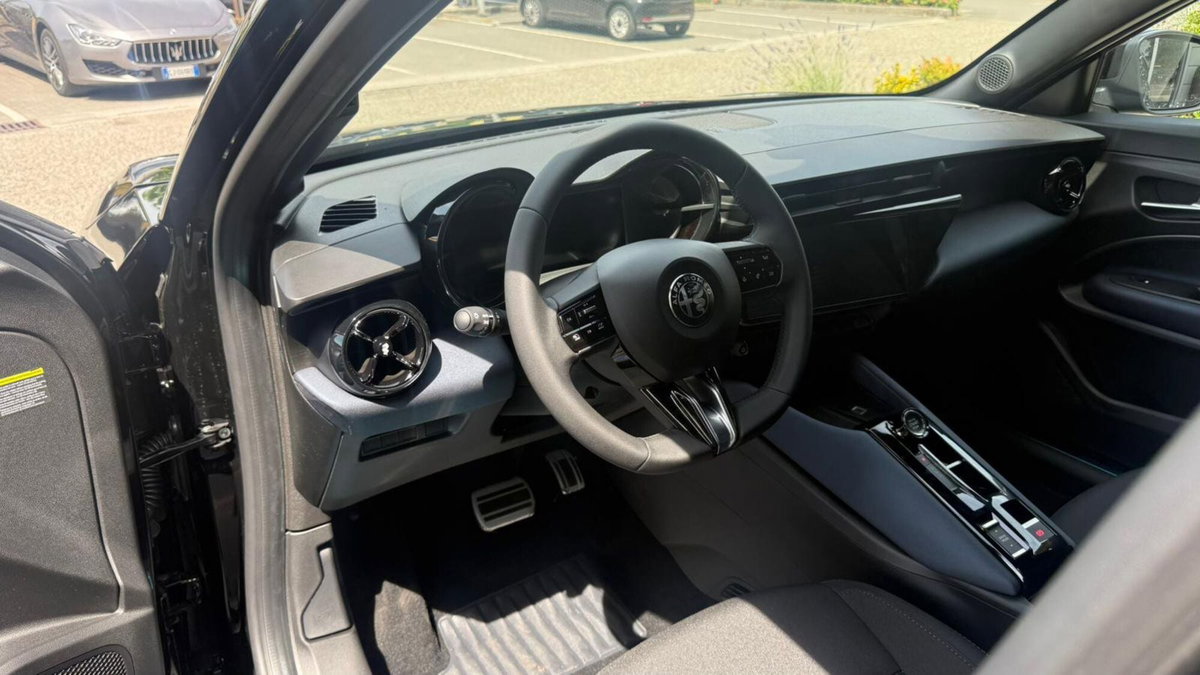 Alfa Romeo Junior 1.2 ibrida Sprint 145cv edct6 (10)