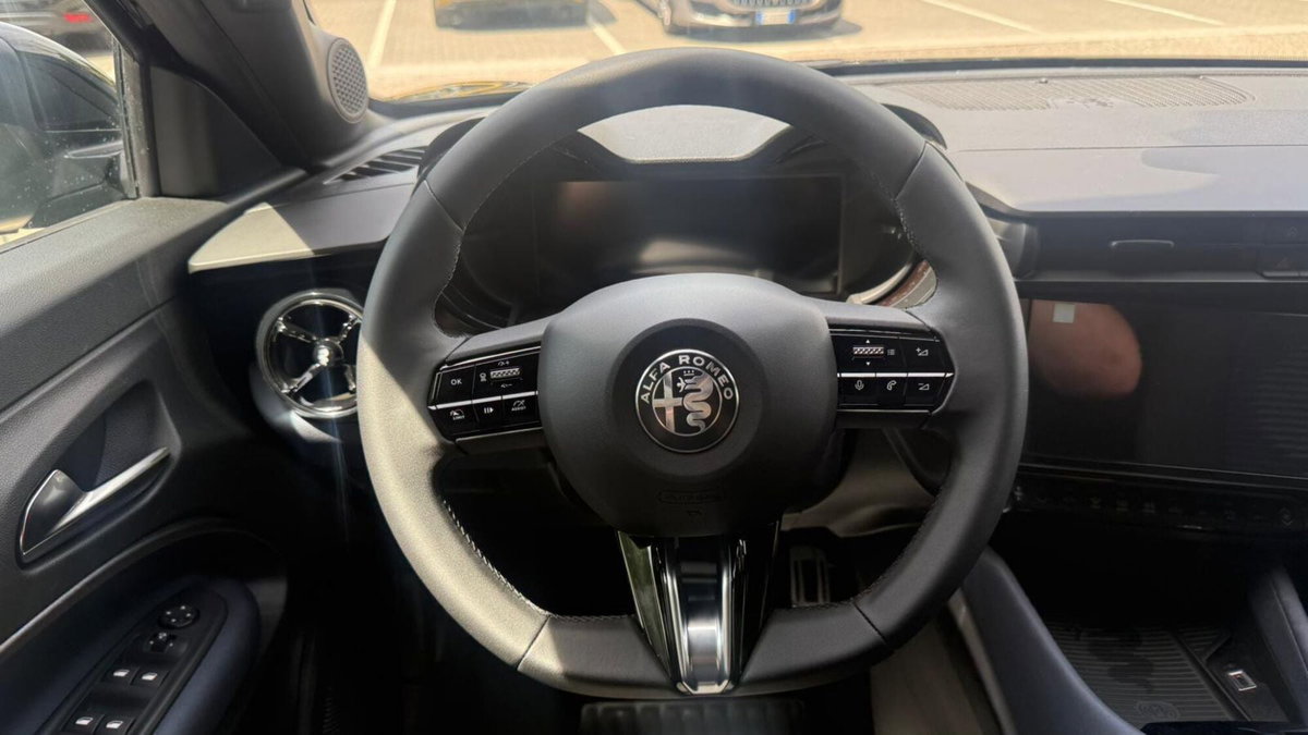 Alfa Romeo Junior 1.2 ibrida Sprint 145cv edct6 (12)