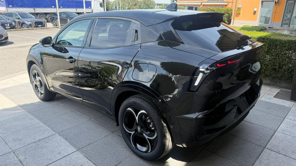 Alfa Romeo Junior 1.2 ibrida Sprint 145cv edct6 (6)