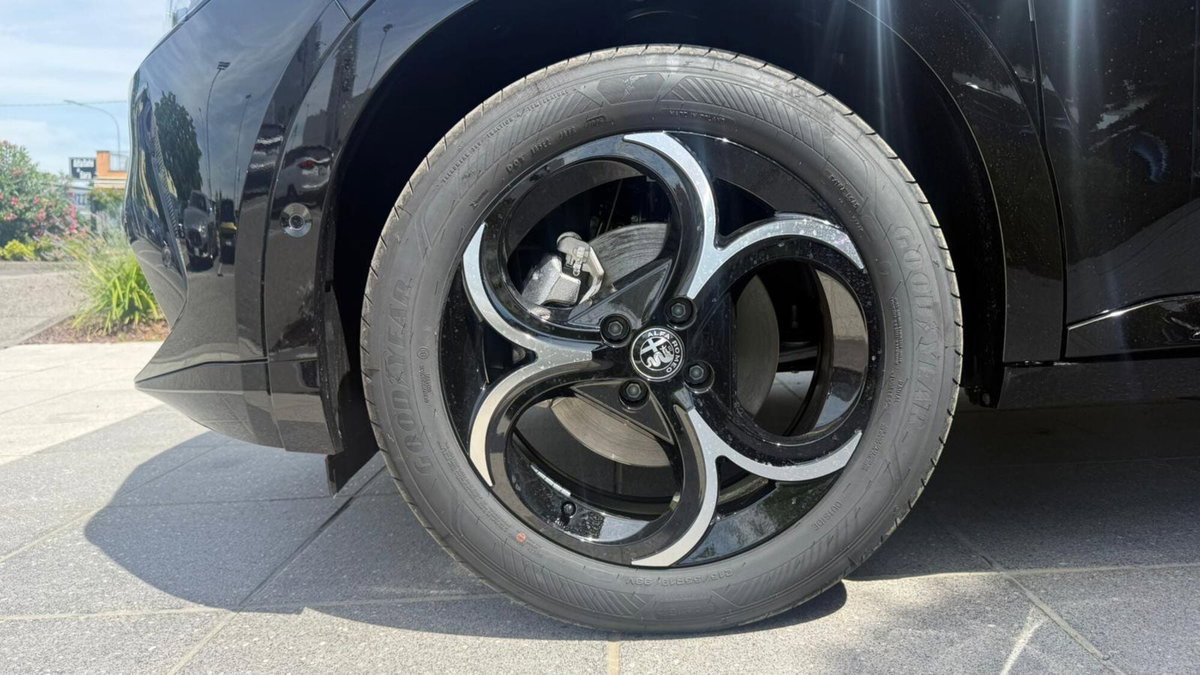 Alfa Romeo Junior 1.2 ibrida Sprint 145cv edct6 (7)