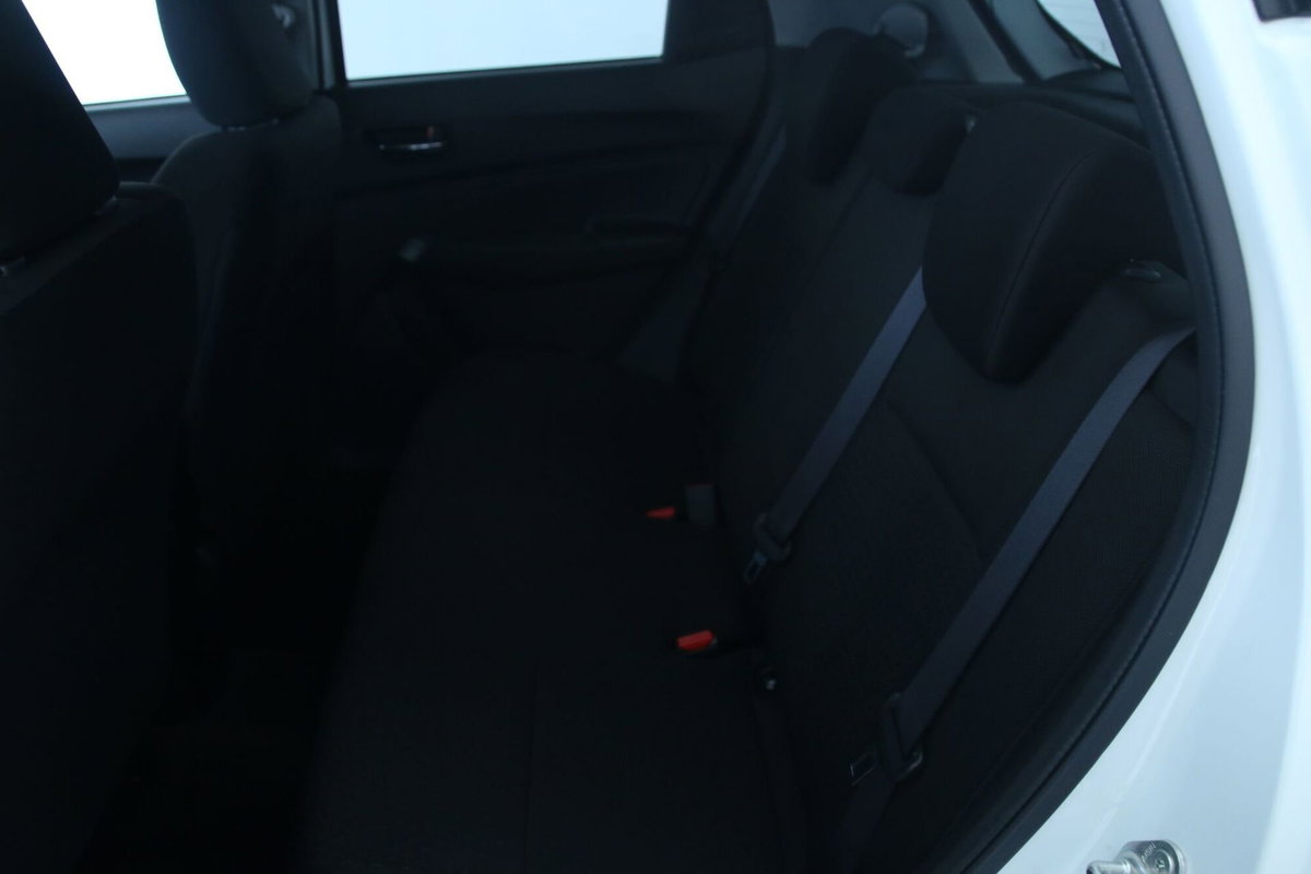 Suzuki Swift 1.0 Boosterjet A/T S (8)