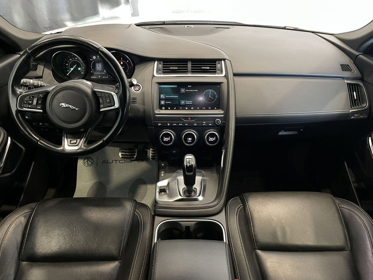 Jaguar E-Pace 2.0D 180 CV AWD R-Dynamic (13)