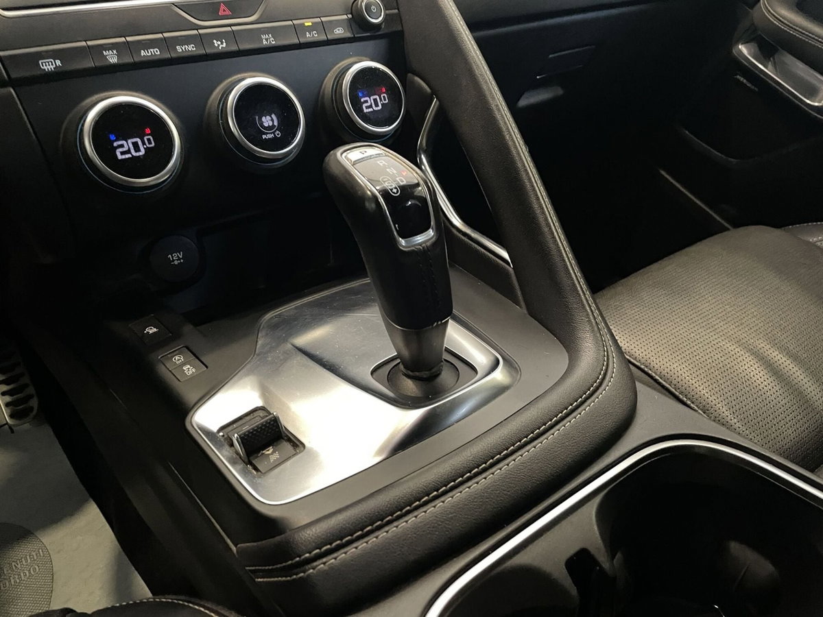 Jaguar E-Pace 2.0D 180 CV AWD R-Dynamic (14)