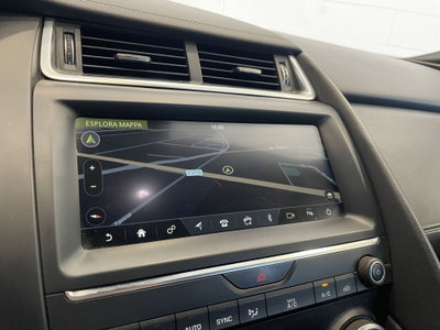 Jaguar E-Pace 2.0D 180 CV AWD R-Dynamic (17)