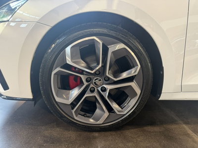 Skoda Octavia Station Wagon 2.0 TDI EVO SCR 200 CV DSG 4x4 Wagon RS (20)