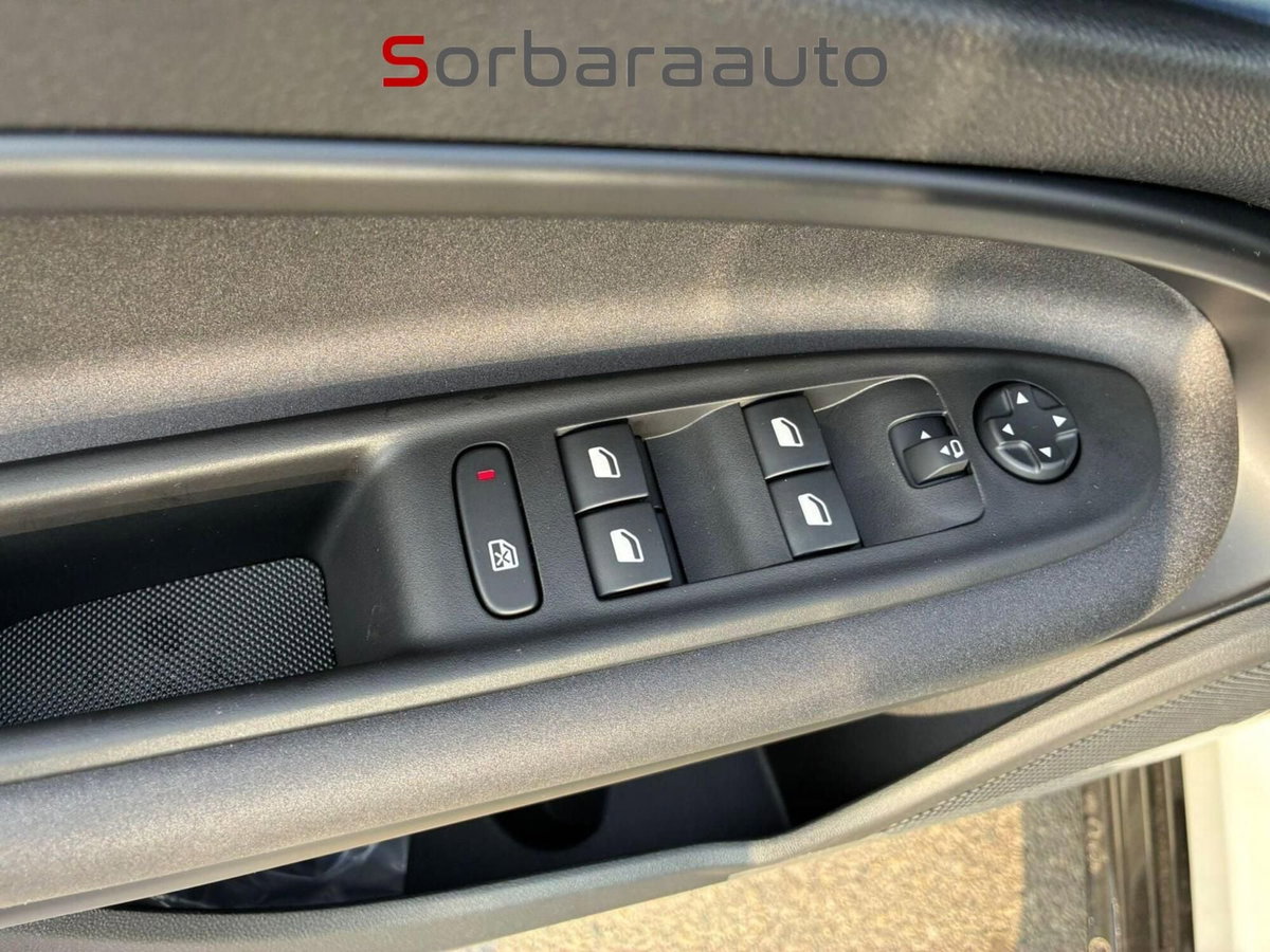 Alfa Romeo Junior 1.2 ibrida 145cv edct6 (12)