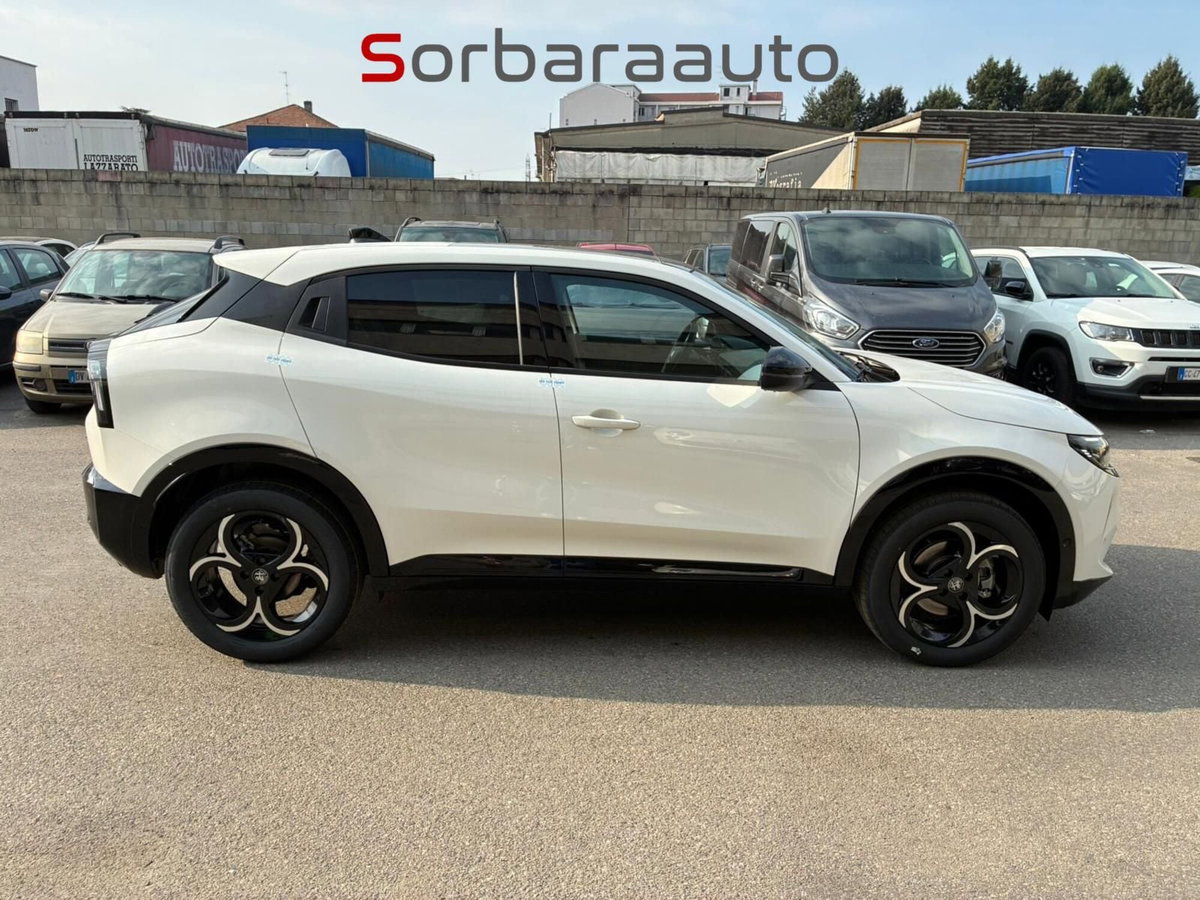 Alfa Romeo Junior 1.2 ibrida 145cv edct6 (6)