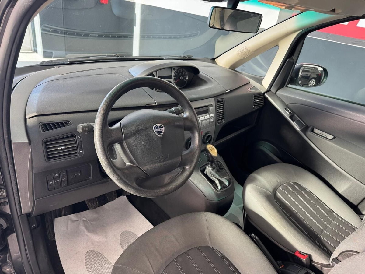 Lancia Musa 1.4 Platino Ecochic GPL (10)