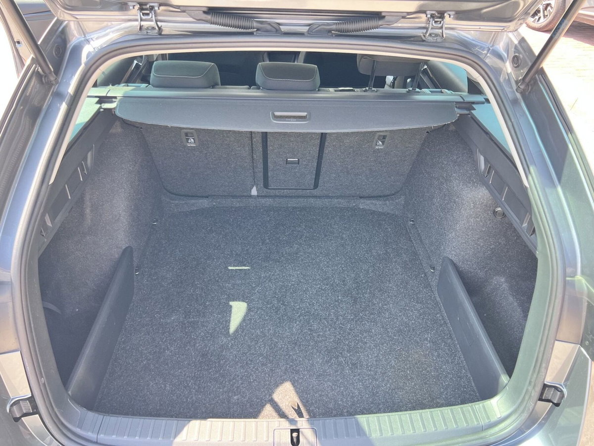 Skoda Octavia Station Wagon 2.0 tdi Executive 150cv dsg (10)