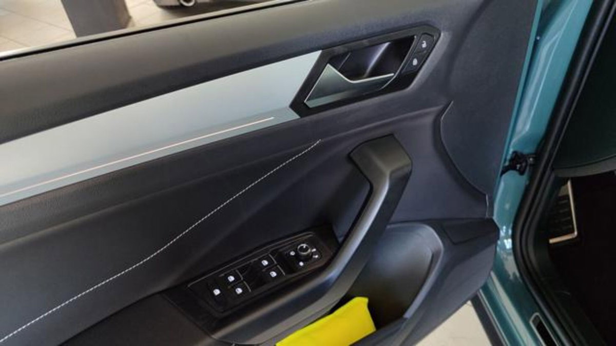 Volkswagen T-Roc 1.0 tsi Style 115cv (8)