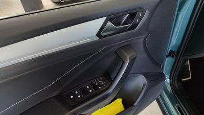 Volkswagen T-Roc 1.0 tsi Style 115cv (8)