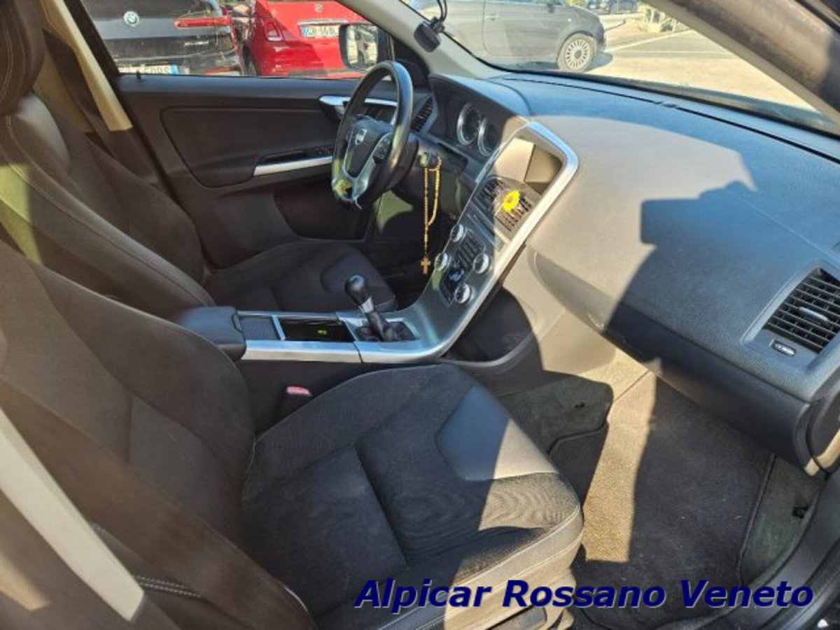 Volvo XC60 D3 AWD Momentum (11)