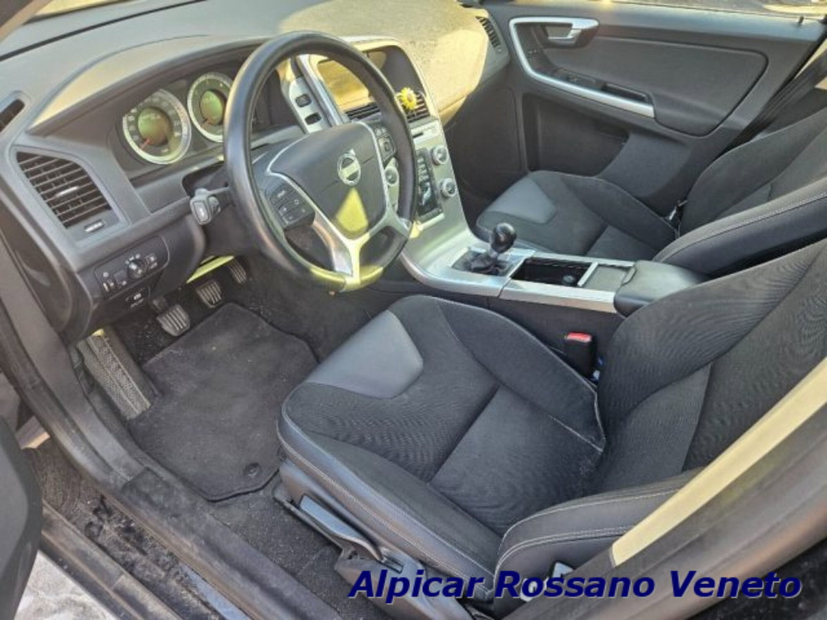 Volvo XC60 D3 AWD Momentum (7)