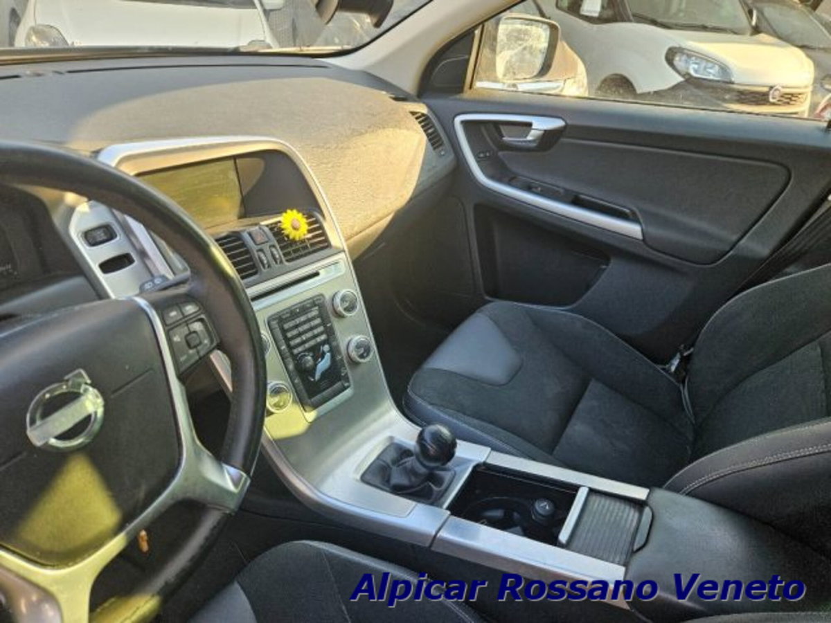 Volvo XC60 D3 AWD Momentum (9)