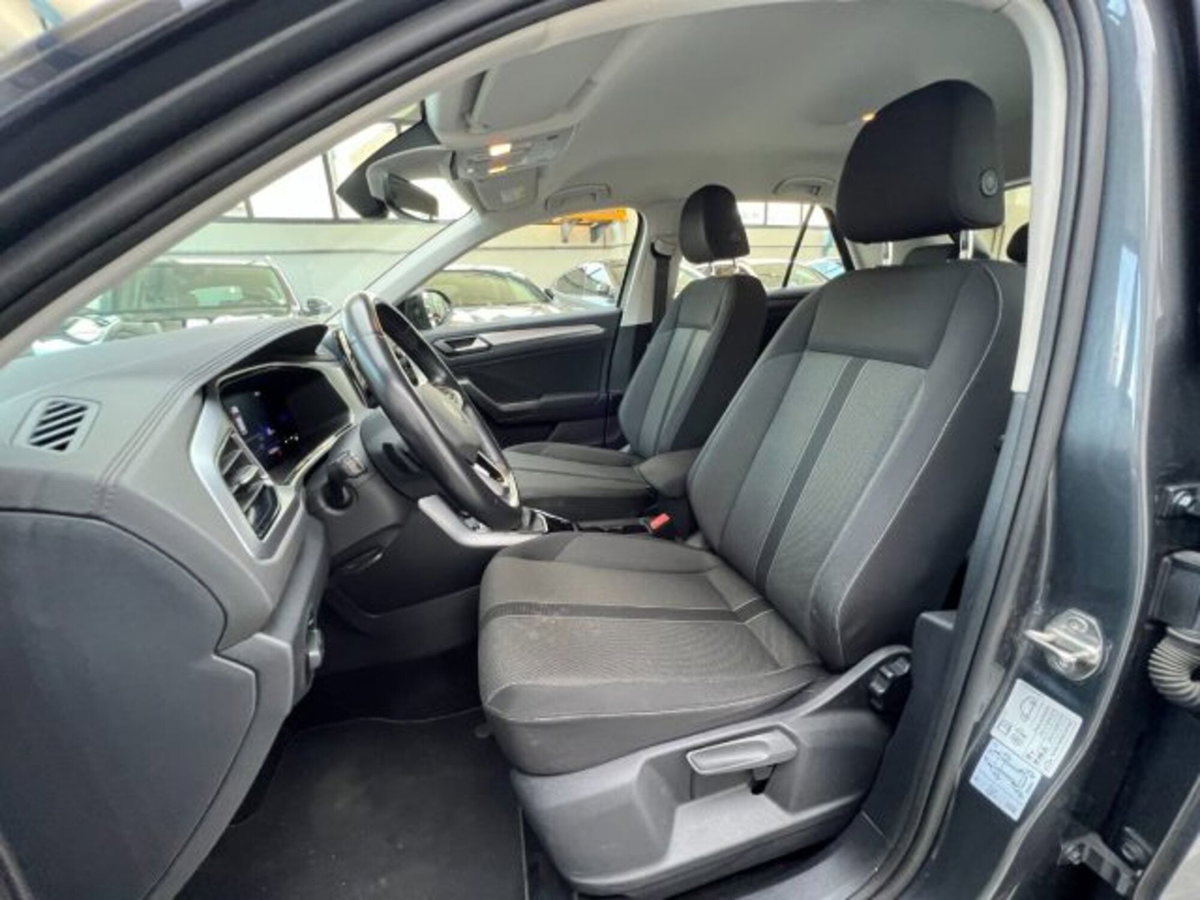 Volkswagen T-Roc 1.5 tsi Life dsg (11)