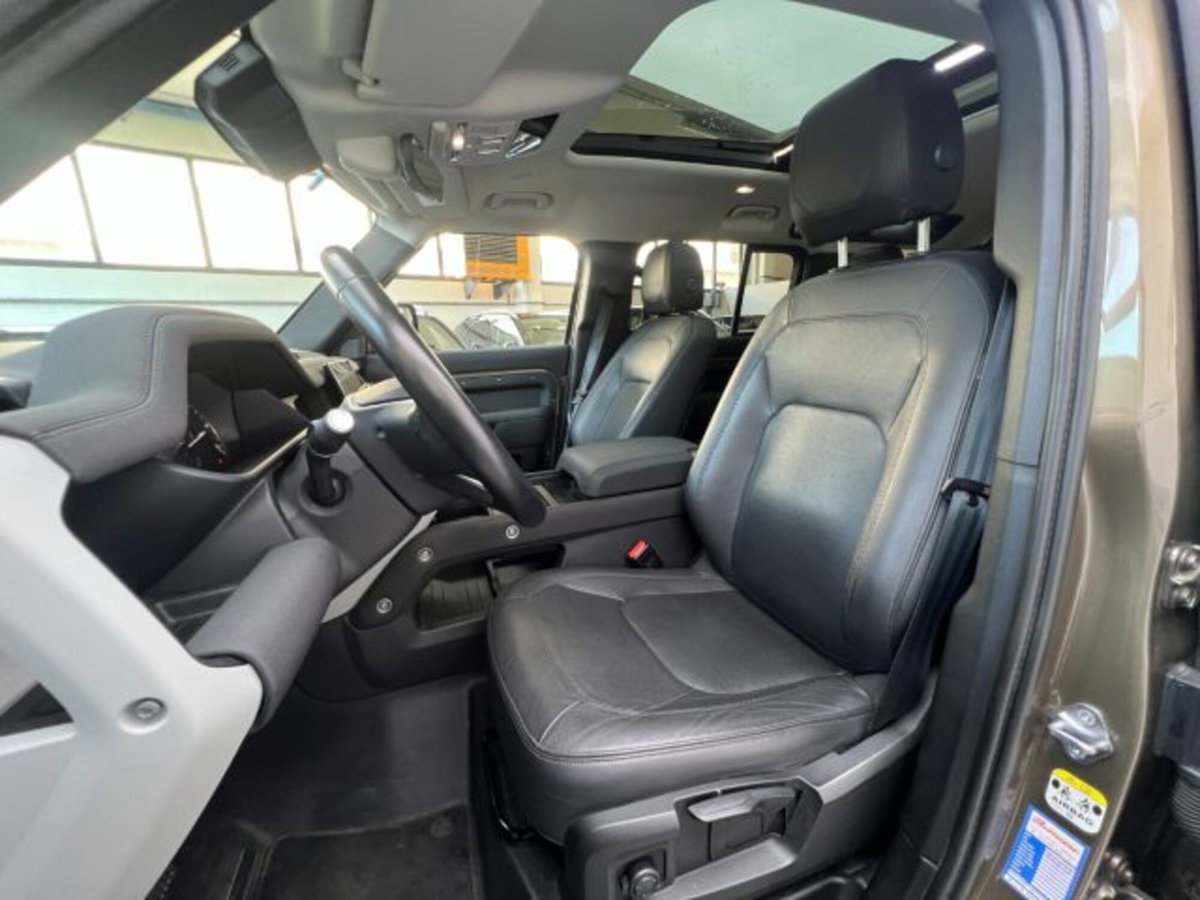 Land Rover Defender 110 3.0D I6 200 CV AWD Auto X-Dynamic S (12)