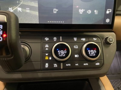 Land Rover Defender 110 3.0d i6 mhev Stone Edition awd 200cv auto (12)