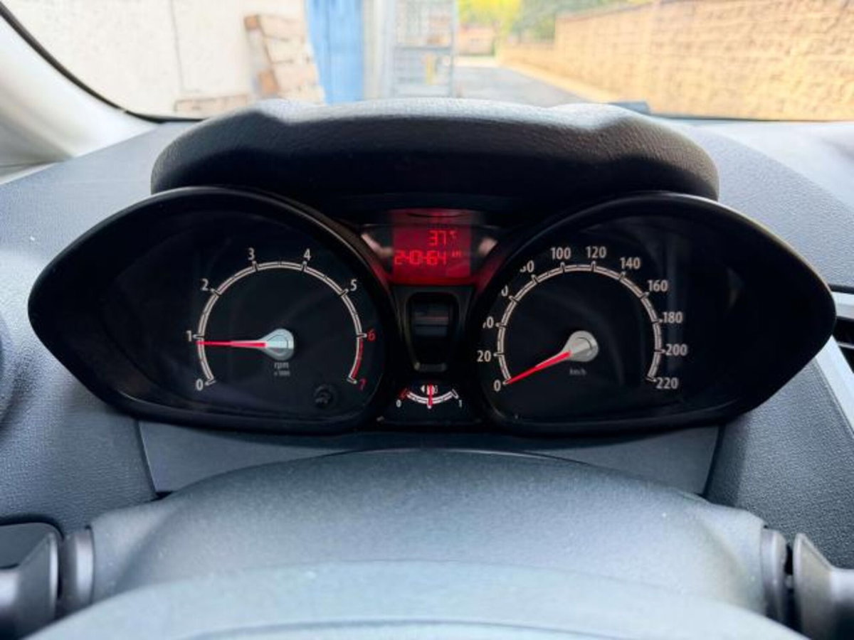 Ford Fiesta Ikon 1.2 8 CV 5 porte (13)