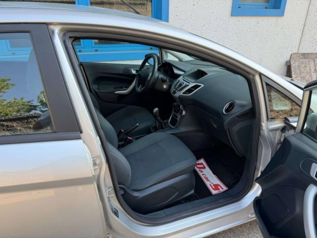Ford Fiesta Ikon 1.2 8 CV 5 porte (7)