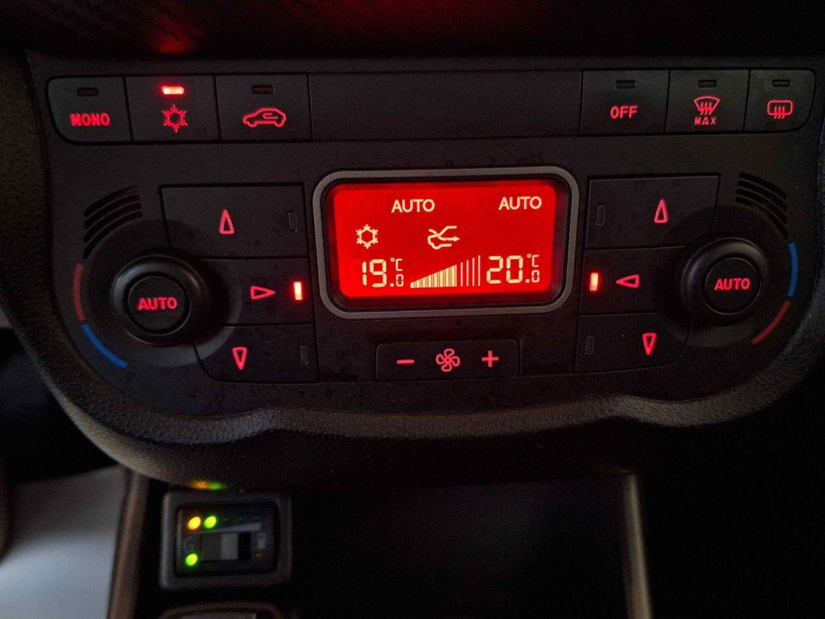 Alfa Romeo MiTo 1.4 T 120 CV GPL Distinctive (12)