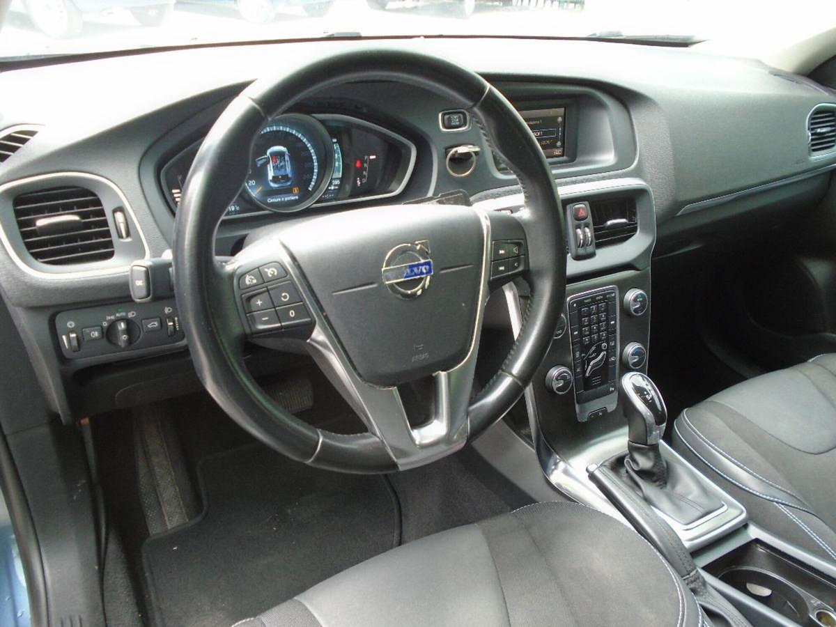 Volvo V40 D2 1.6 Powershift (9)