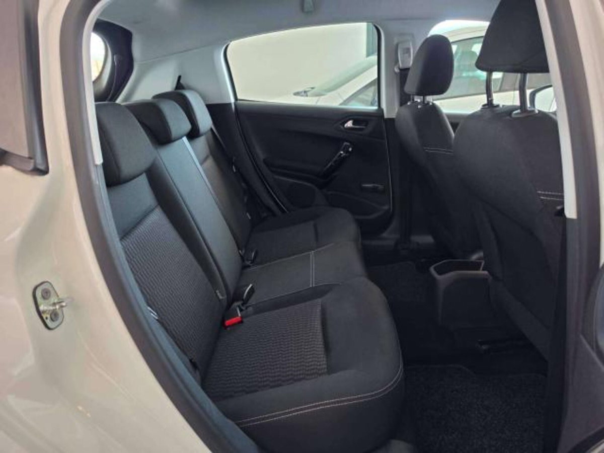 Peugeot 208 82 5 porte Allure (11)