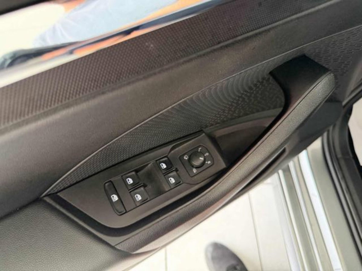 Skoda Octavia Station Wagon 1.5 G-TEC DSG Wagon Style (14)