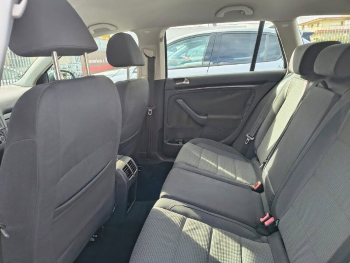 Volkswagen Golf Variant 1.6 TDI 105 CV Trendline BlueMotion Technology (9)