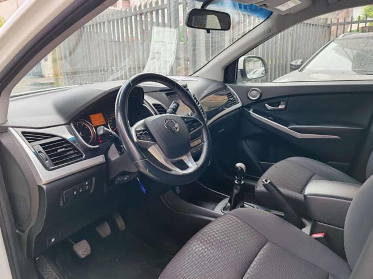 Ssangyong Korando 2.0 2WD MT GPL Limited (10)