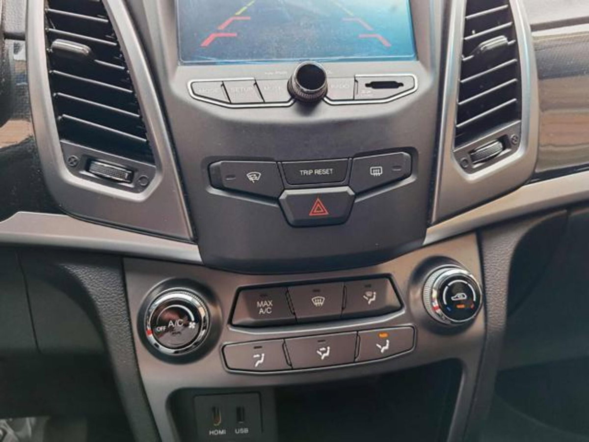 Ssangyong Korando 2.0 2WD MT GPL Limited (9)