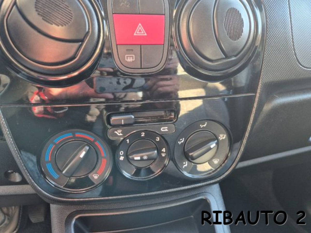 Fiat Qubo 1.3 MJT 80 CV Lounge (13)