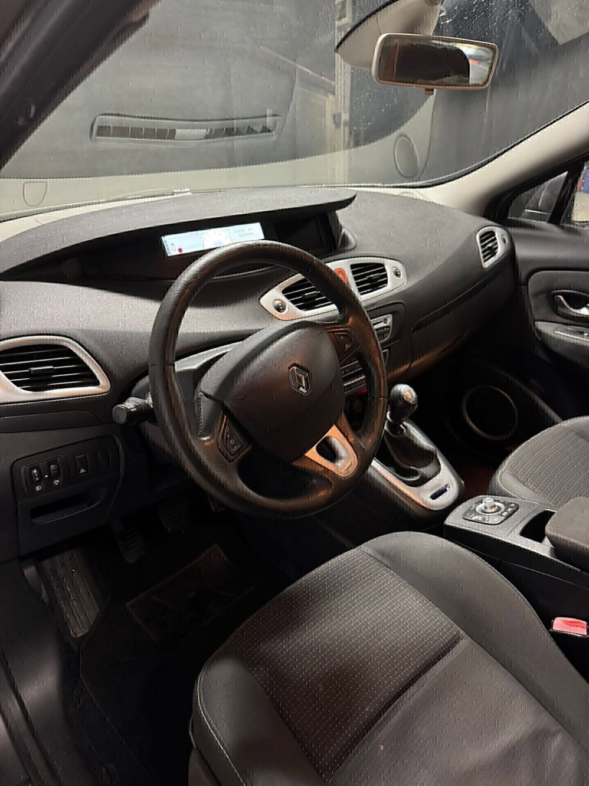 Renault Scenic E-Tech Electric 1.5 dCi 110CV Dynamique (13)