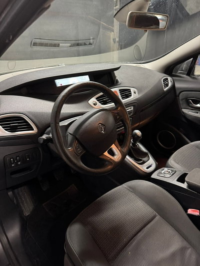 Renault Scenic E-Tech Electric 1.5 dCi 110CV Dynamique (13)