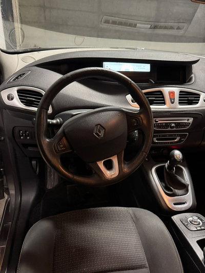 Renault Scenic E-Tech Electric 1.5 dCi 110CV Dynamique (14)