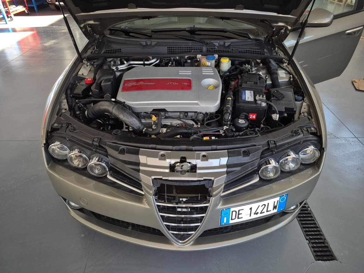 Alfa Romeo 159 1.9 JTDm 16V Distinctive (16)