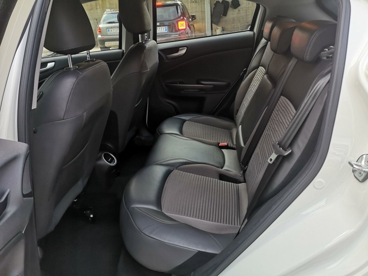 Alfa Romeo Giulietta 2.0 JTDm Exclusive 150cv E5+ (6)