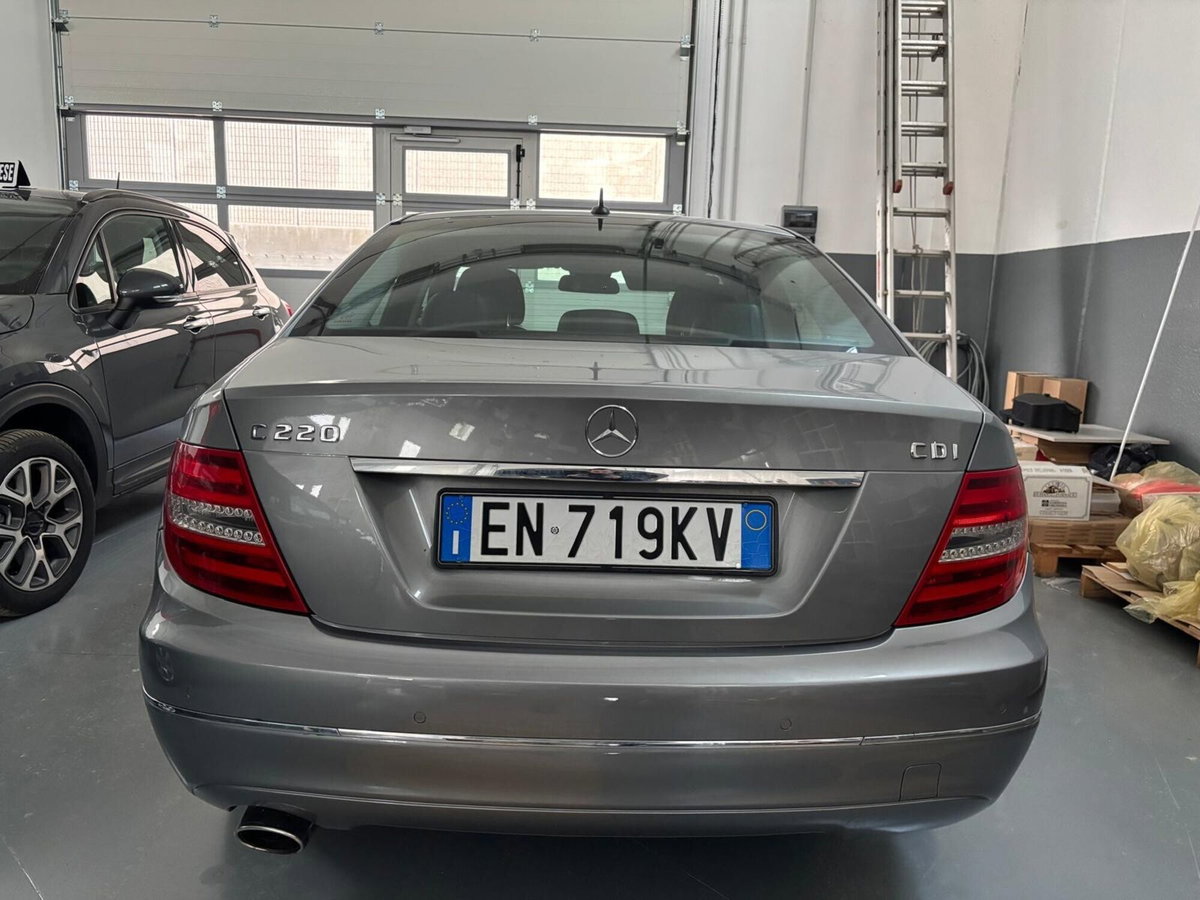 Mercedes-Benz Classe C 220 CDI BlueEFFICIENCY Avantgarde AMG (2)