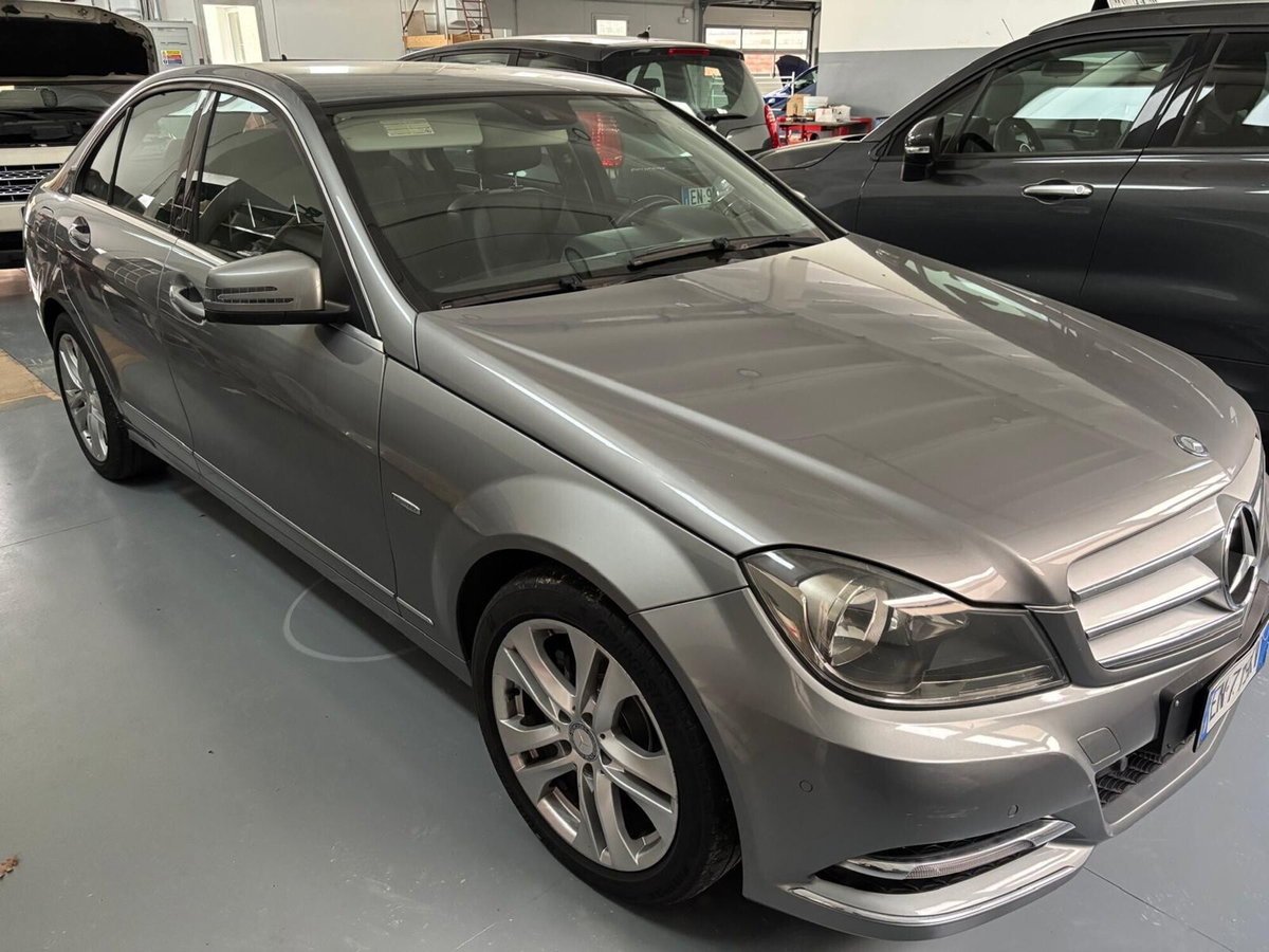 Mercedes-Benz Classe C 220 CDI BlueEFFICIENCY Avantgarde AMG (4)