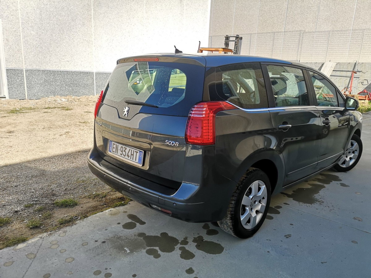 Peugeot 5008 1.6 HDi 112CV Allure (3)