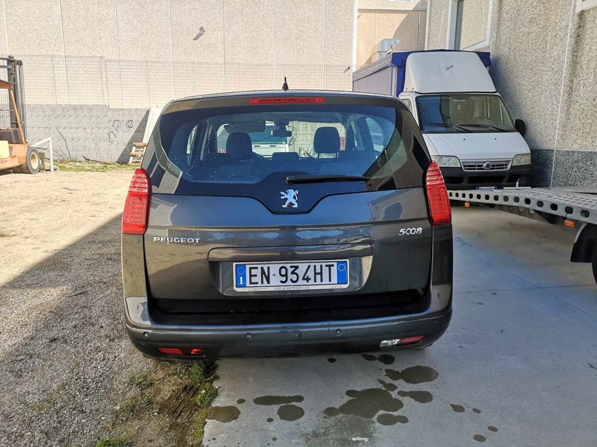 Peugeot 5008 1.6 HDi 112CV Allure (4)